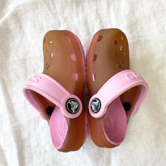 CROCS Toddler Classic Clog in Girls Translucent Gummy Pink Slip On Mule - Picture 13 of 15